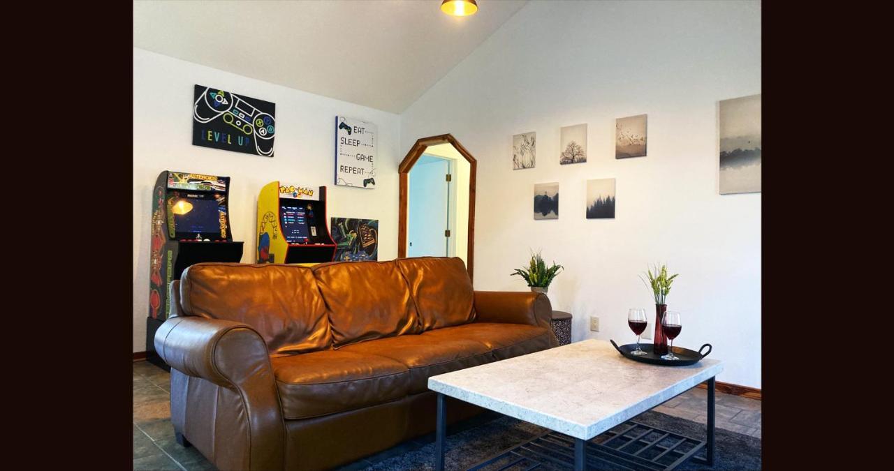 3Bd Cabin Family Fun Arcade Games Fire Pit 5 Min From Lake Fishing Hunting 브로큰보우 외부 사진